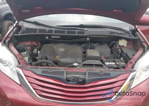 2017 Toyota Sienna Le 8 Passenger z USA, uszkodzony, nr VIN 5TDKZ3DC6HS822945